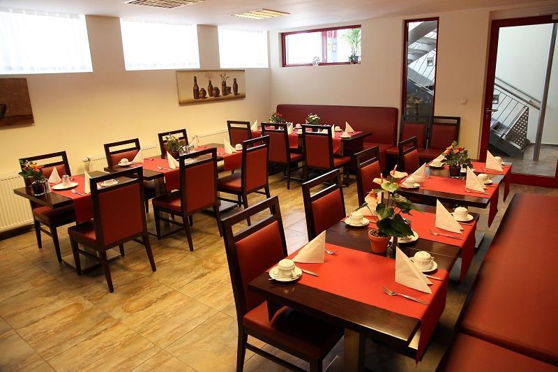 Hotel Am Charlottenplatz Esslingen am Neckar Restoran fotoğraf