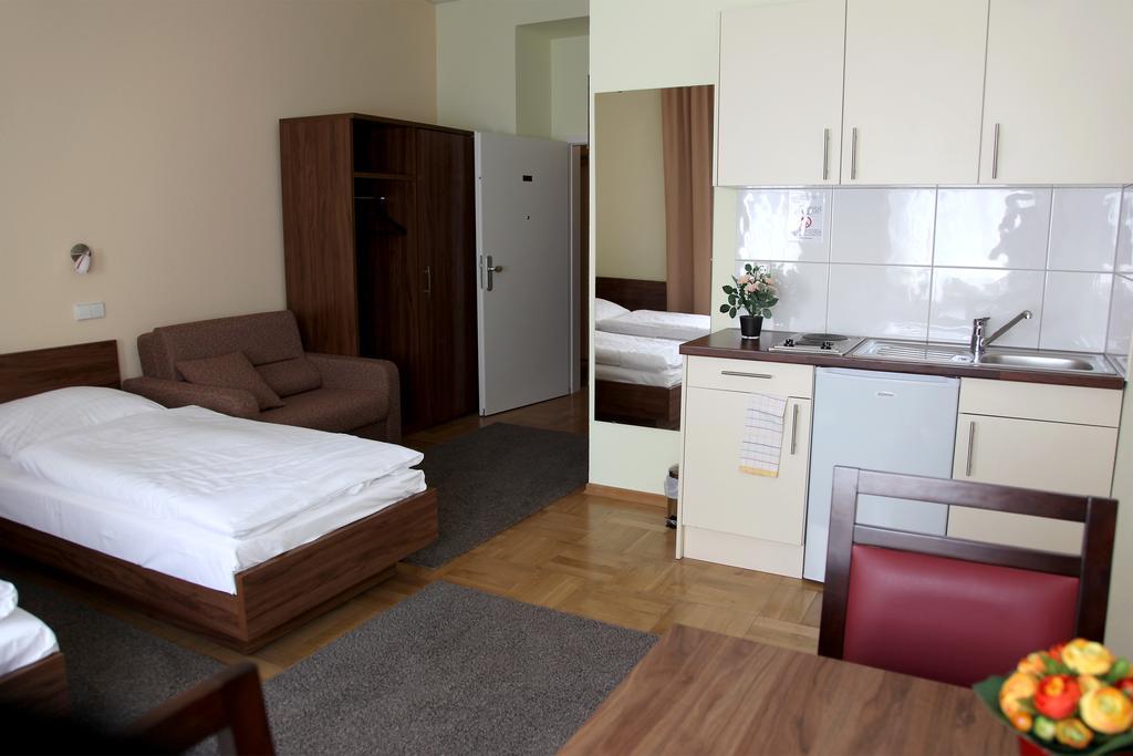 Hotel Am Charlottenplatz Esslingen am Neckar Dış mekan fotoğraf